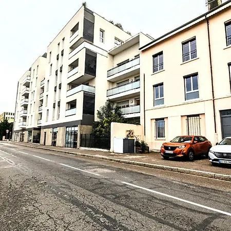7 Apartment *